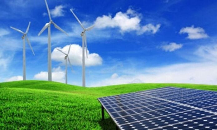 फाइल फ़ोटो: सौर ऊर्जा और पवन ऊर्जा