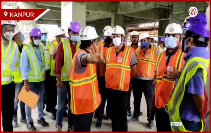 UPMRC के अधिकारियों द्वारा कानपुर के मोतीझील मेट्रो स्टेशन के निर्माण कार्यों का निरीक्षण करते हुए....